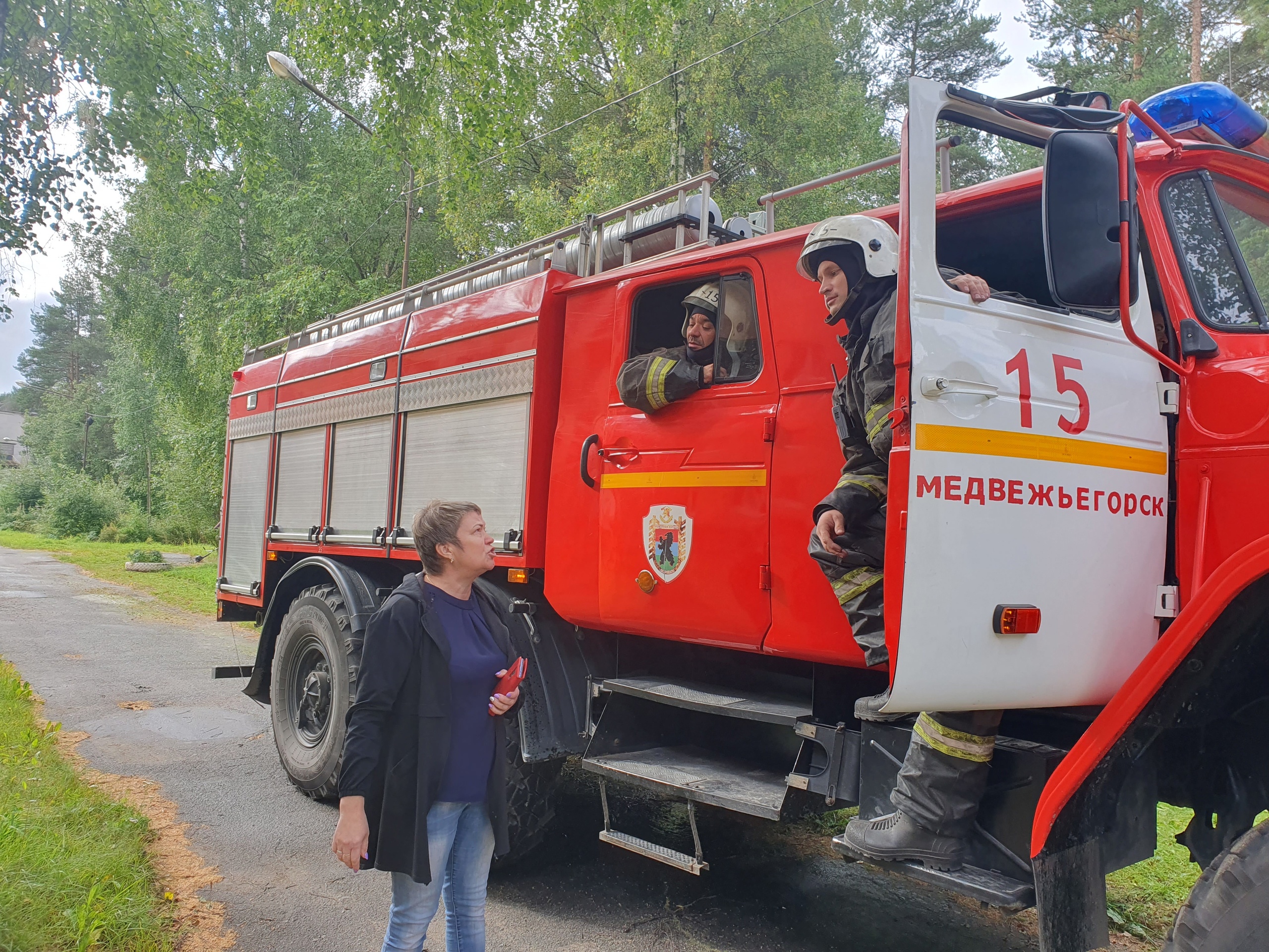 Пожарные вывели на улицу пациентов психоневрологического интерната в  Медгоре | СТОЛИЦА на Онего