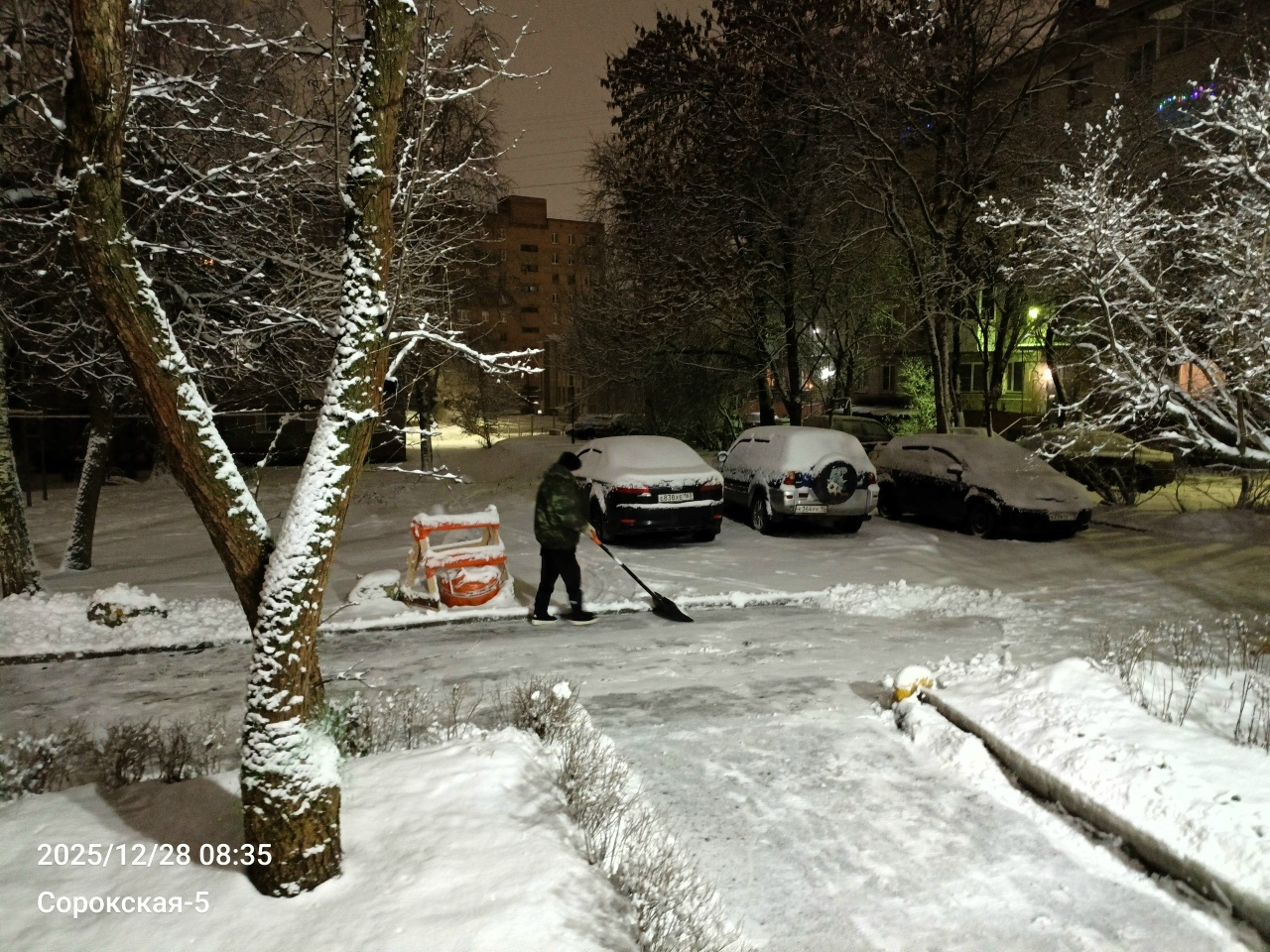 Жители Карелии публично благодарят своих дворников за работу