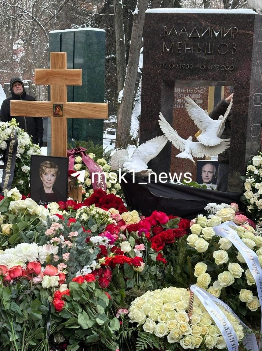 Веру Алентову похоронили рядом с мужем Владимиром Меньшовым