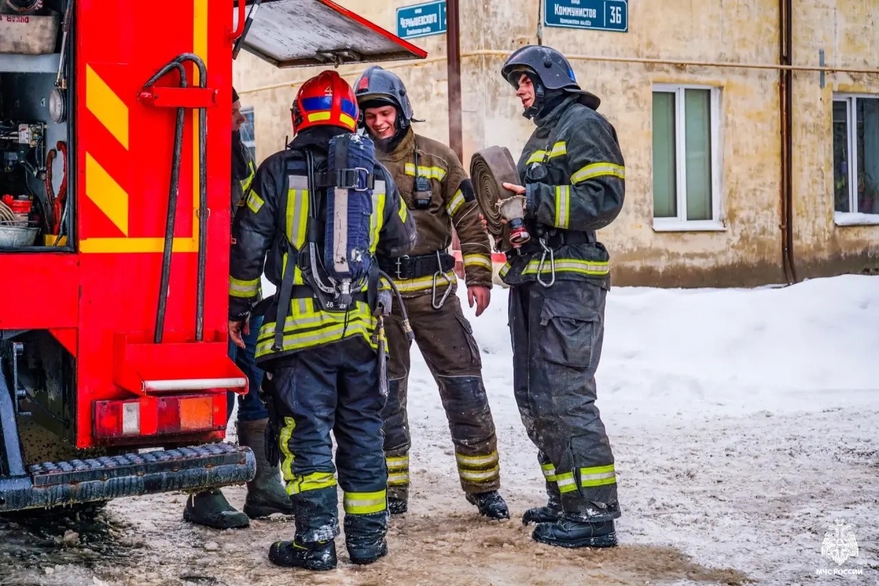 МЧС Карелии показало будни спасателей после тушения пожара на Зареке