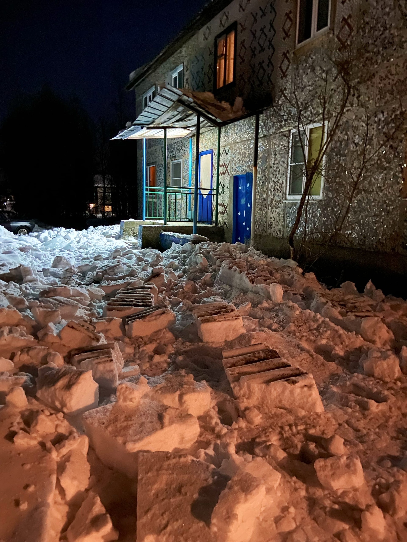 Подслушано в сегеже. Снежный двор. Снег во дворе. Снежный дом. Снежный город.