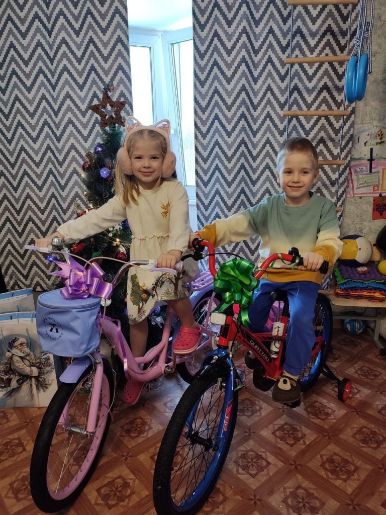 Глава Карелии исполнил новогодние желания детей из Запорожской области