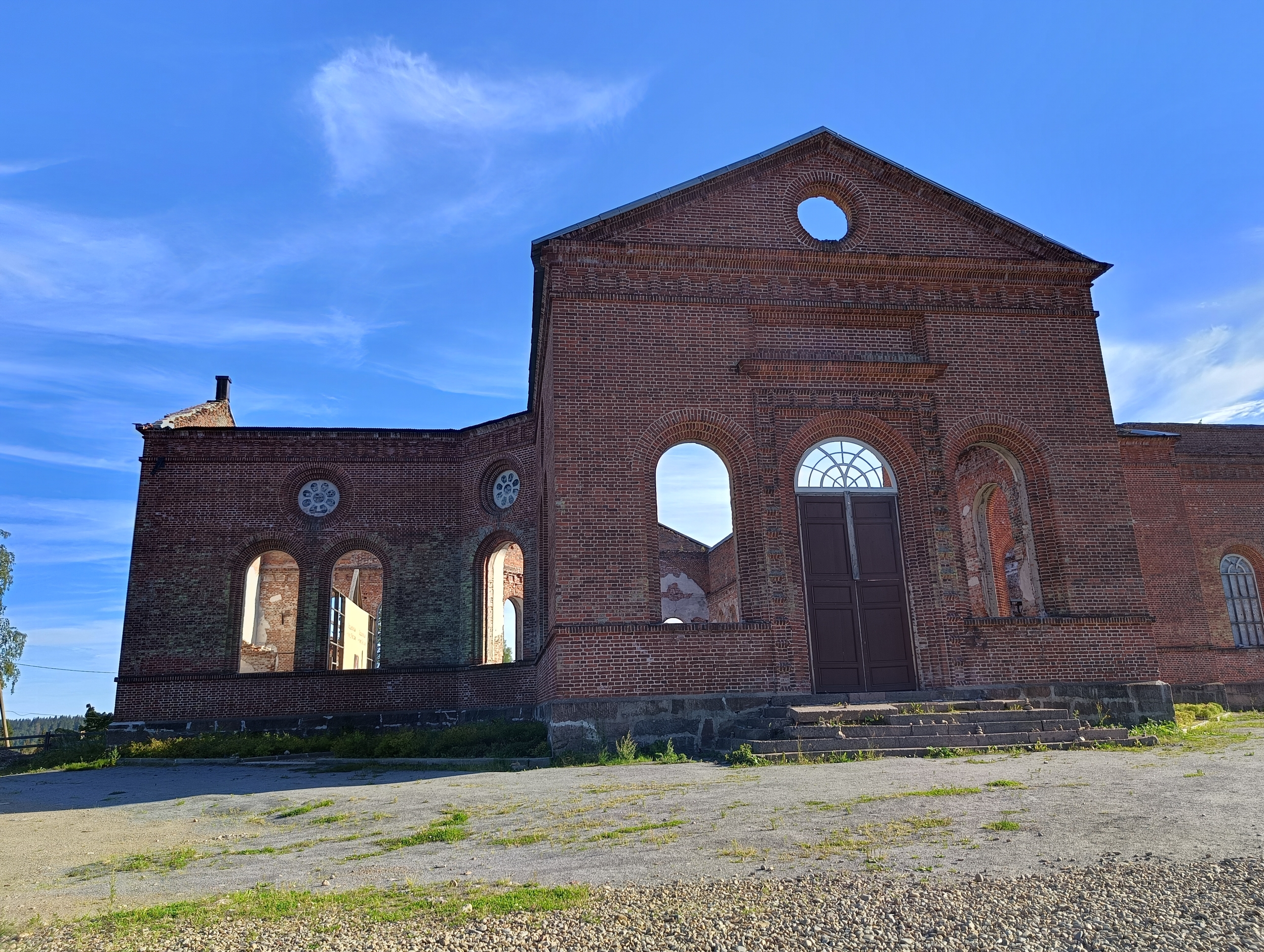 Участником махинаций с 35 участками земли в Приладожье оказался местный олигарх