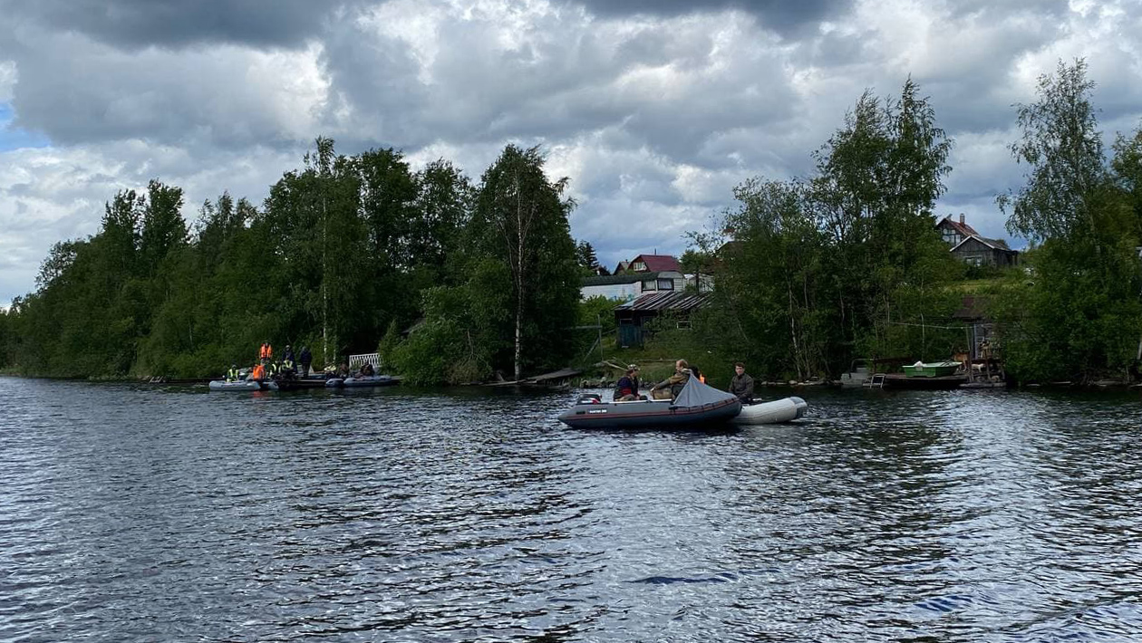 Медвежьегорск находится на озере. Кумчезеро в Карелии. Озеро Плотичье Медвежьегорск. Озеро мыльное Медвежьегорск. Медвежьегорск Карелия озеро.