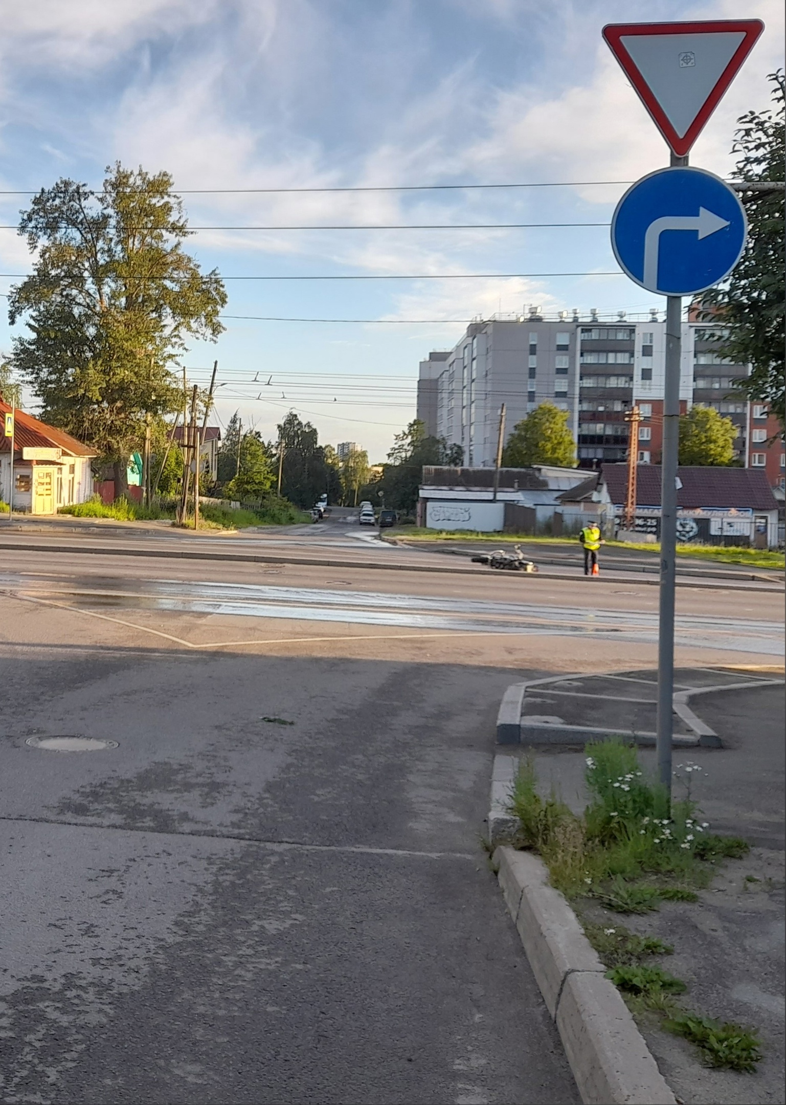 Мотоциклист разбился о бордюрный камень в Петрозаводске (ФОТО) | СТОЛИЦА на  Онего