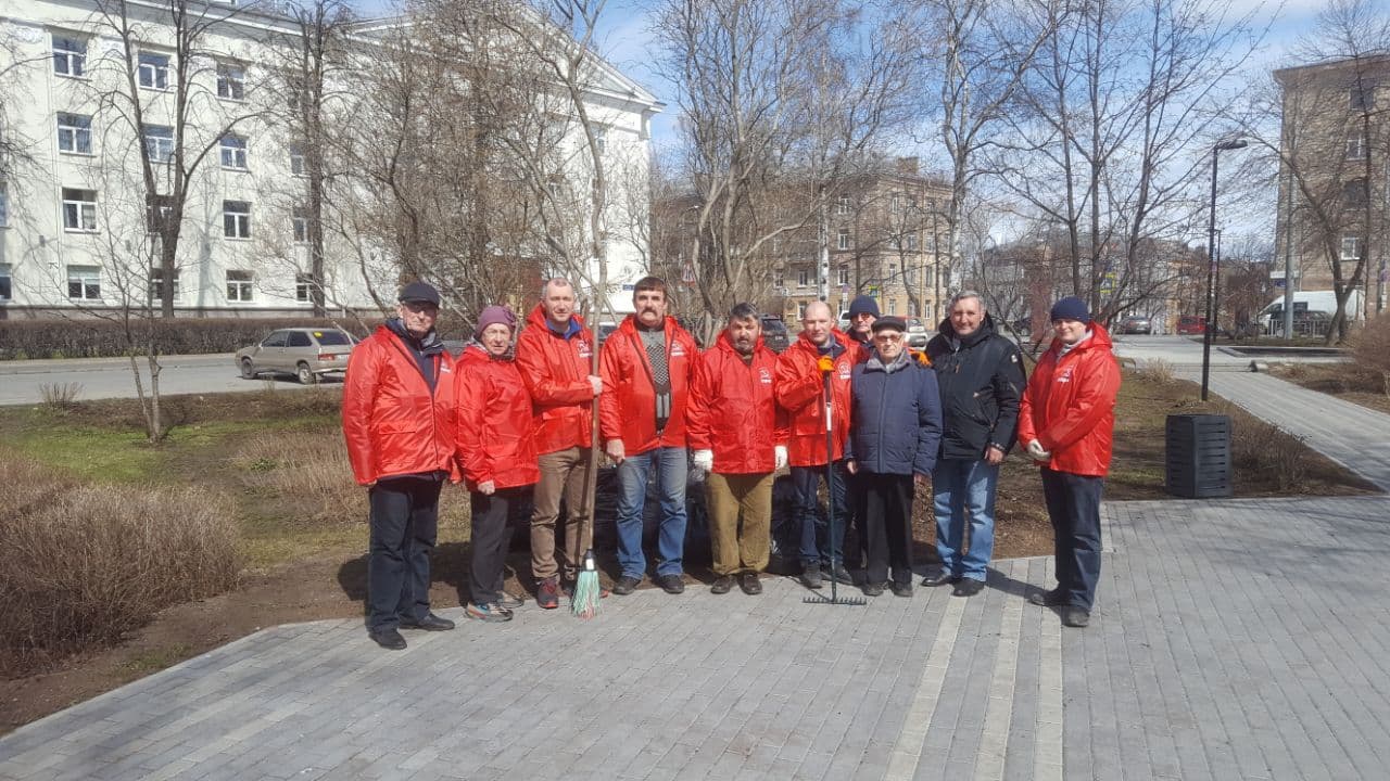 Более 150 человек провели субботник в центре Петрозаводска (ФОТО) | СТОЛИЦА  на Онего