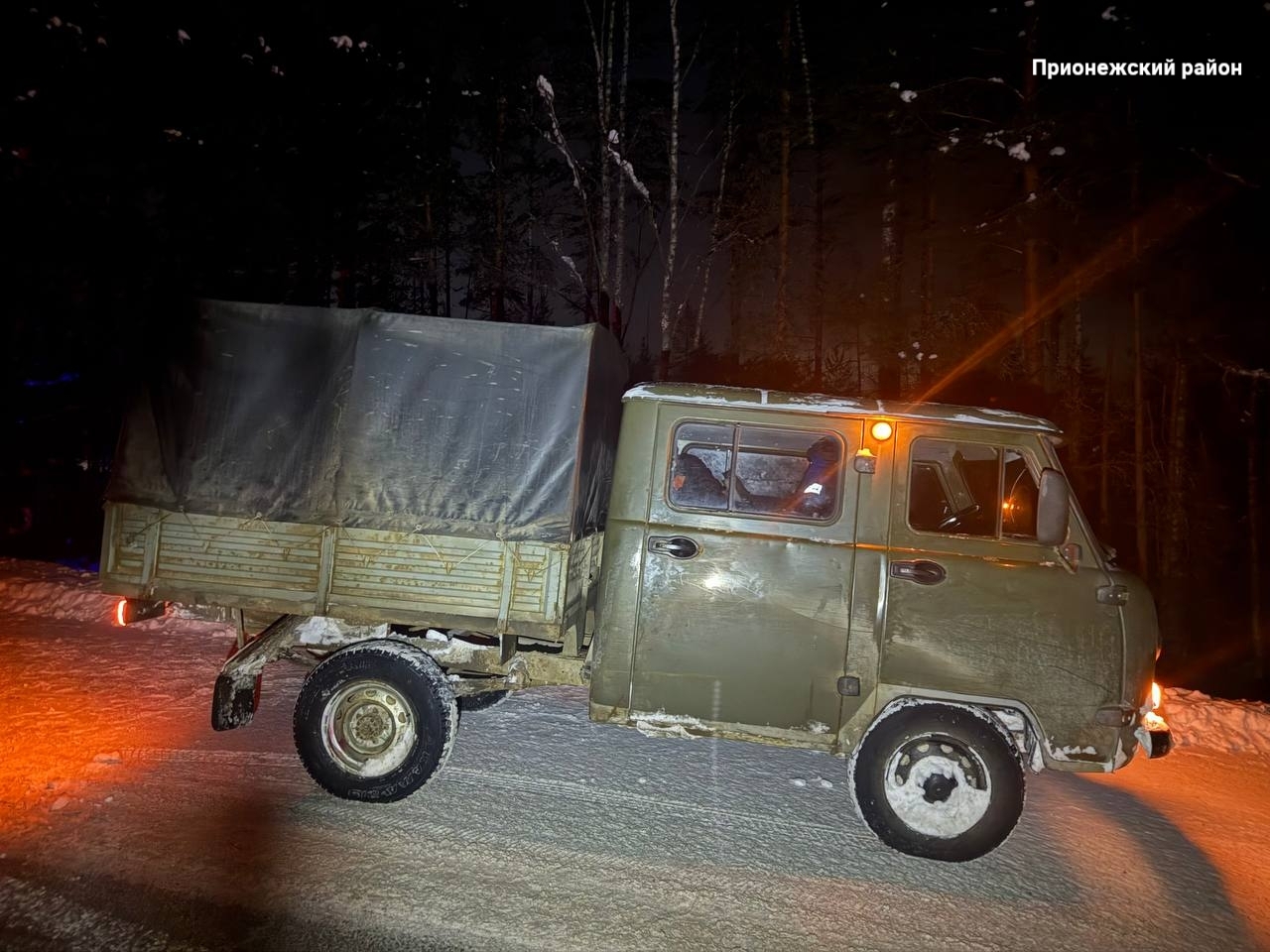 Грузовик УАЗ пробил иномарку на дороге в Прионежском районе