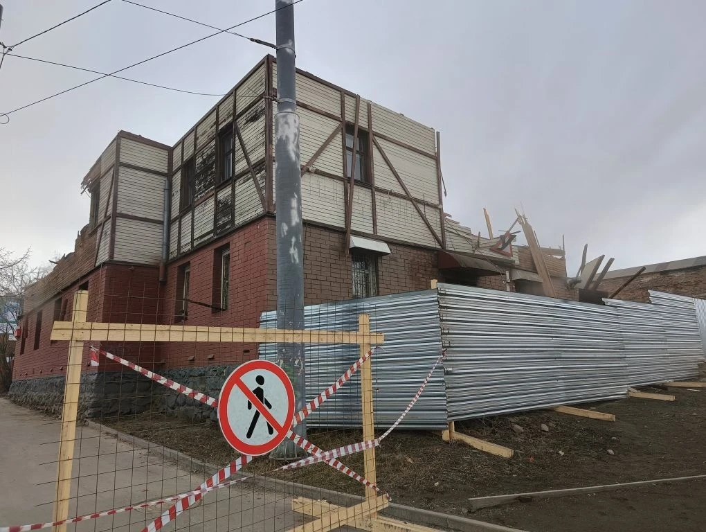 В центре Петрозаводска начали сносить здание