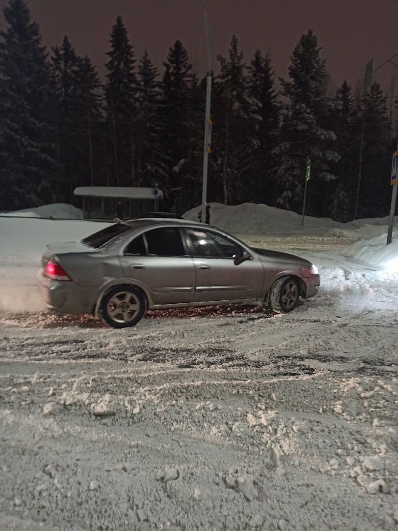 Автомобили в Петрозаводске разъезжают по островку безопасности на  разделительной полосе (ФОТО) | СТОЛИЦА на Онего