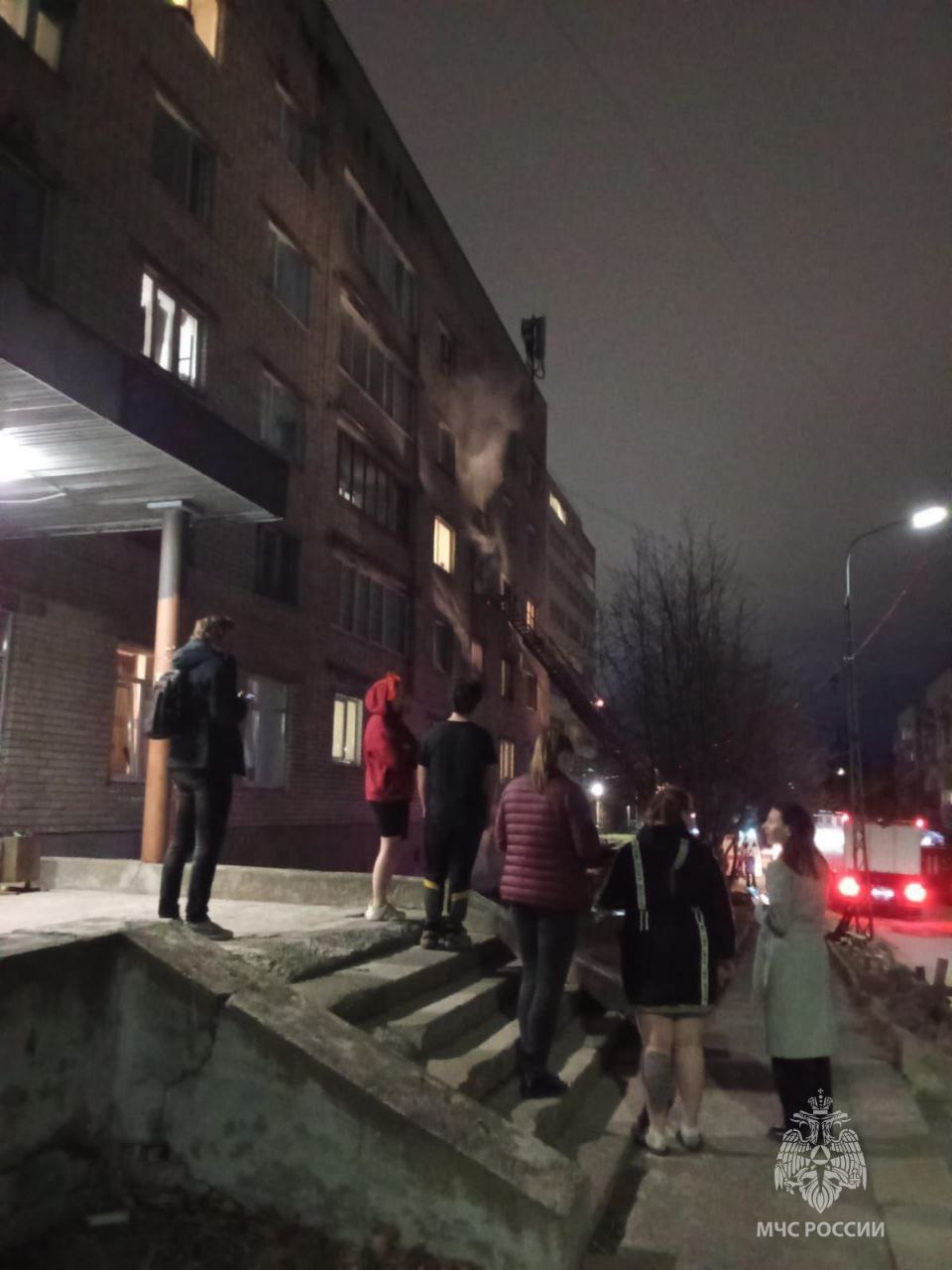 В Петрозаводске загорелось общежитие