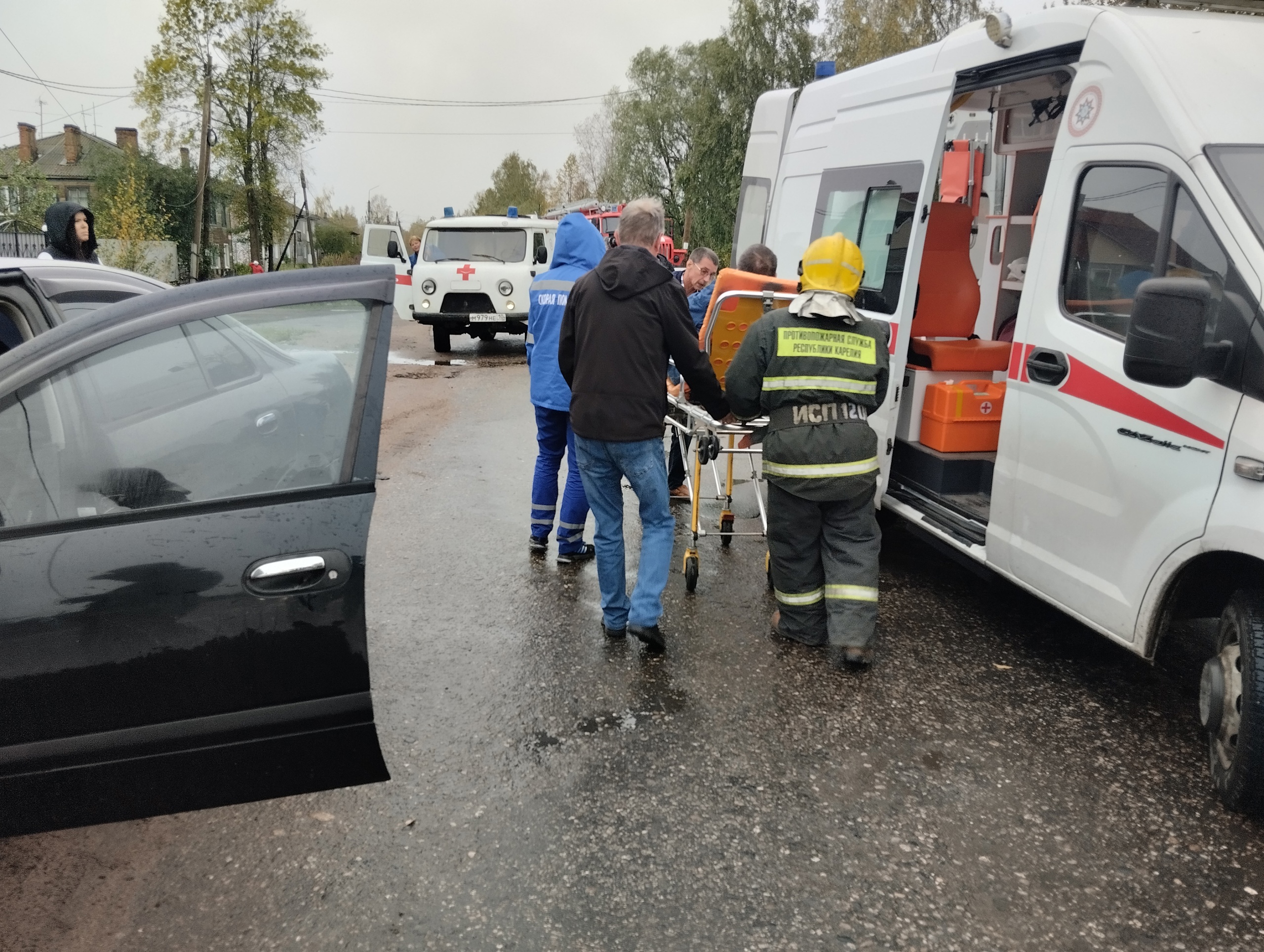 Легковушка жестко влетела в столб в Олонце | 05.10.2023 | Новости  Петрозаводска - БезФормата