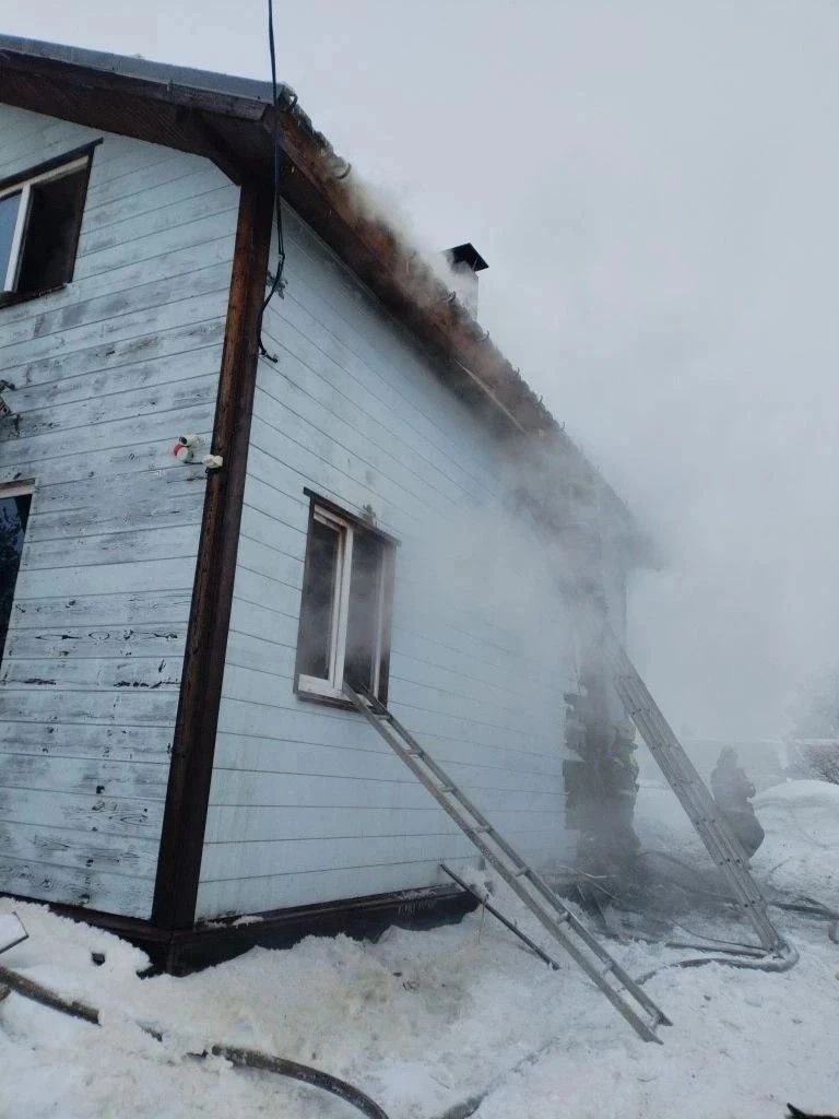 В Бесовце загорелся двухэтажный жилой дом
