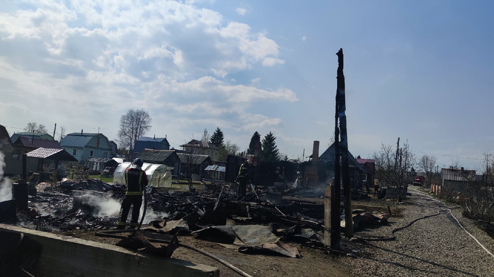 В Карелии при странных обстоятельствах загорелся дом с инвалидом (ФОТО) |  14.05.2021 | Новости Петрозаводска - БезФормата