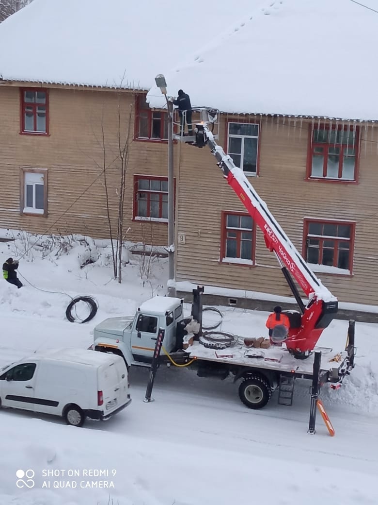 Энергетики приводят в порядок освещение на центральной улице Сегежи |  СТОЛИЦА на Онего