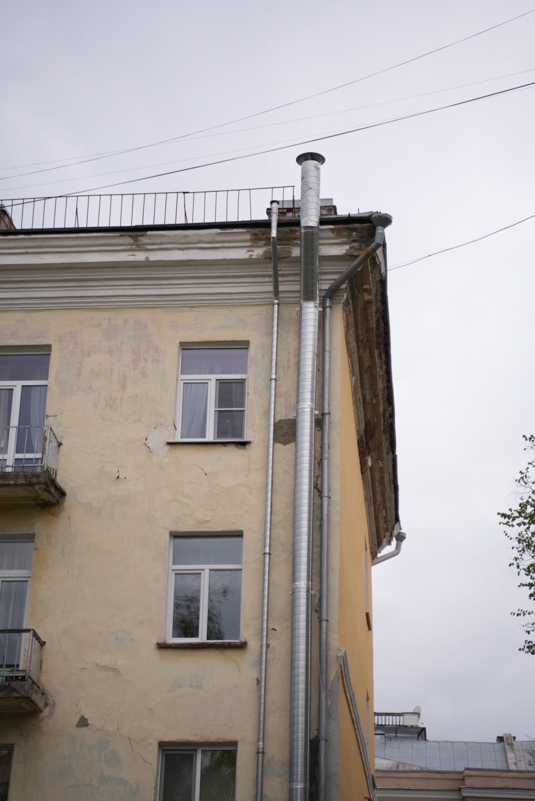 Дом в центре Петрозаводска в разгар туристического сезона находится в  плачевном состоянии | СТОЛИЦА на Онего