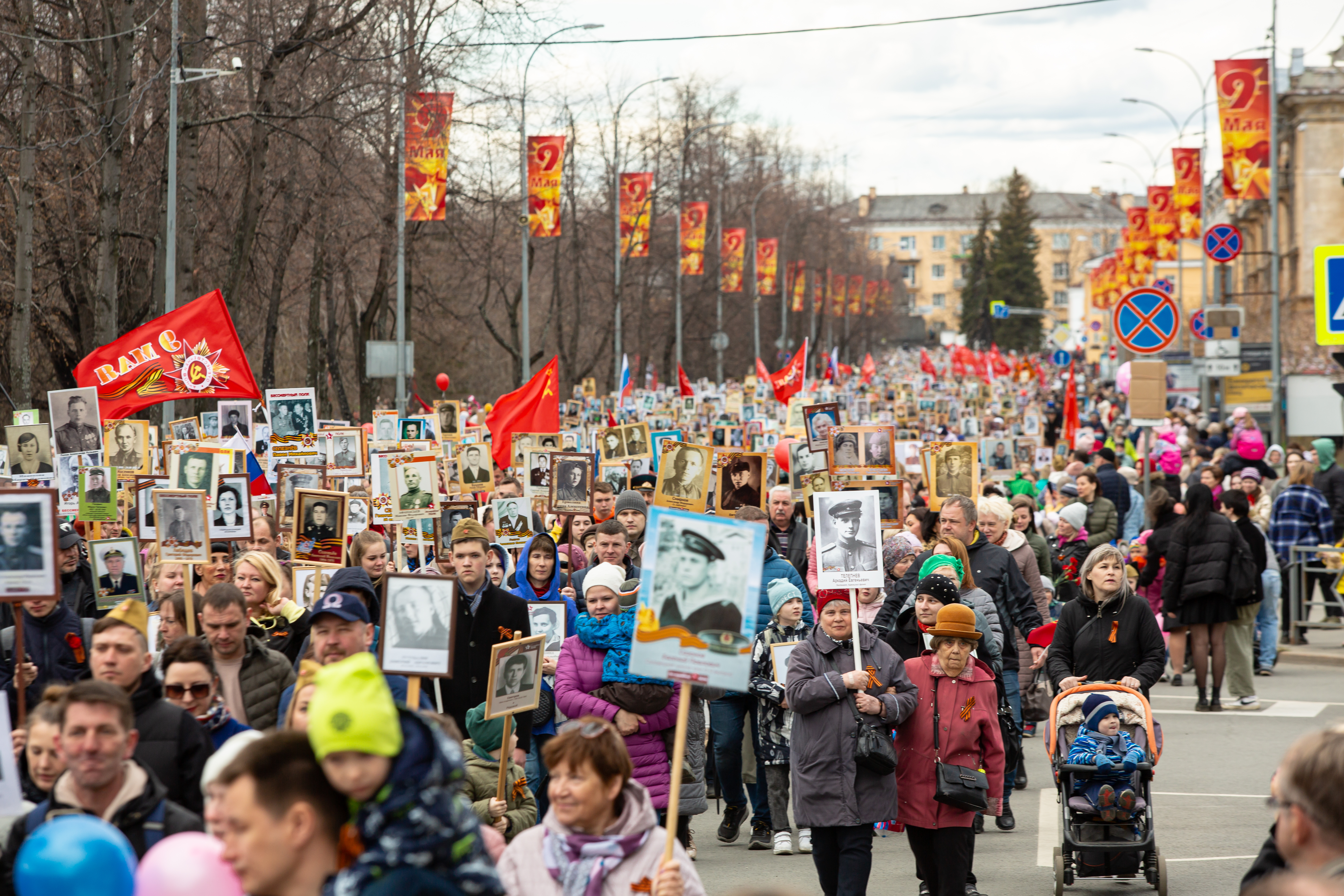 Новости события года. Бессмертный полк картинки. Бессмертный полк Петрозаводск 2022 фото.