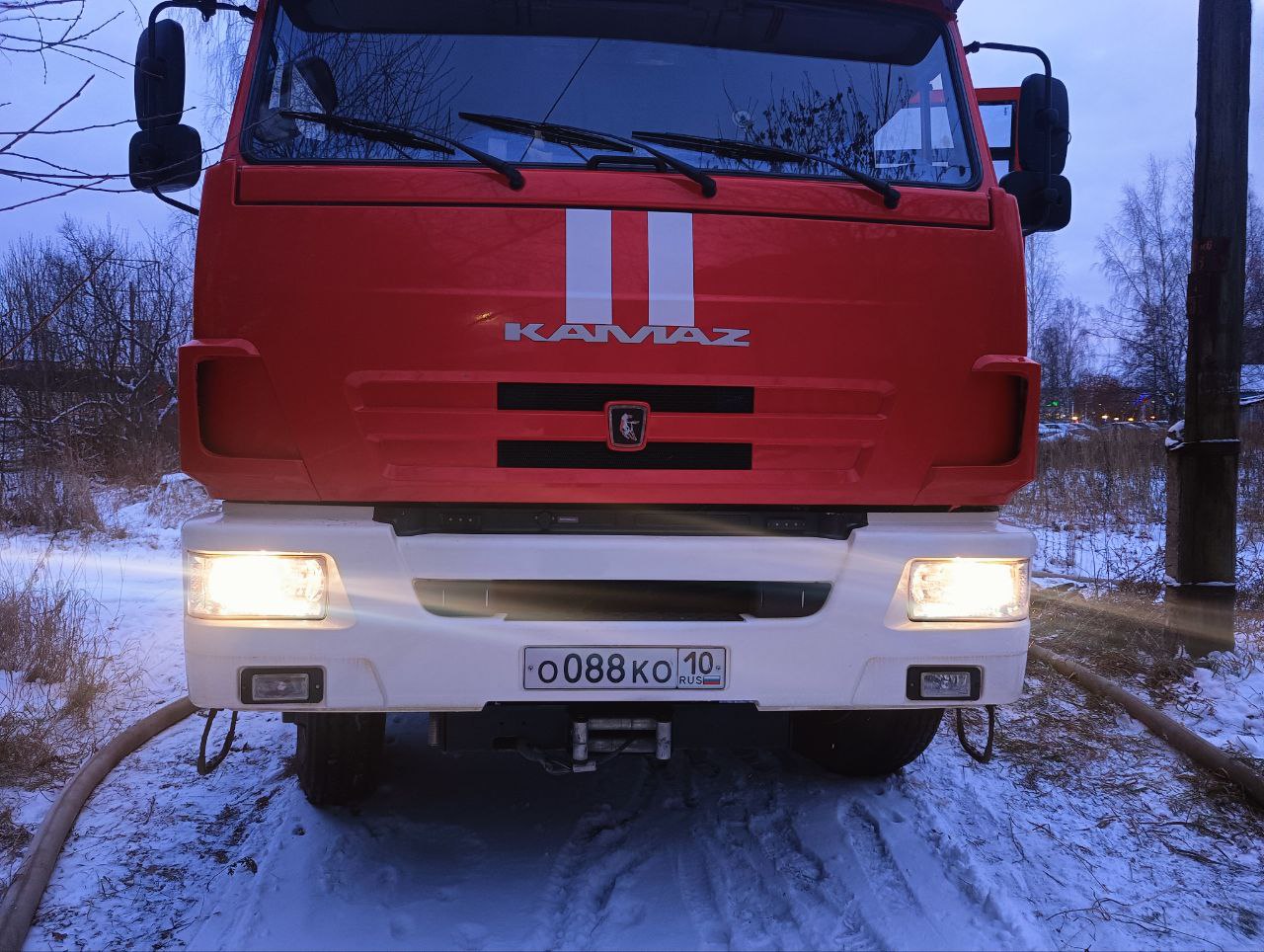 Двухэтажный дом загорелся в центре Петрозаводска