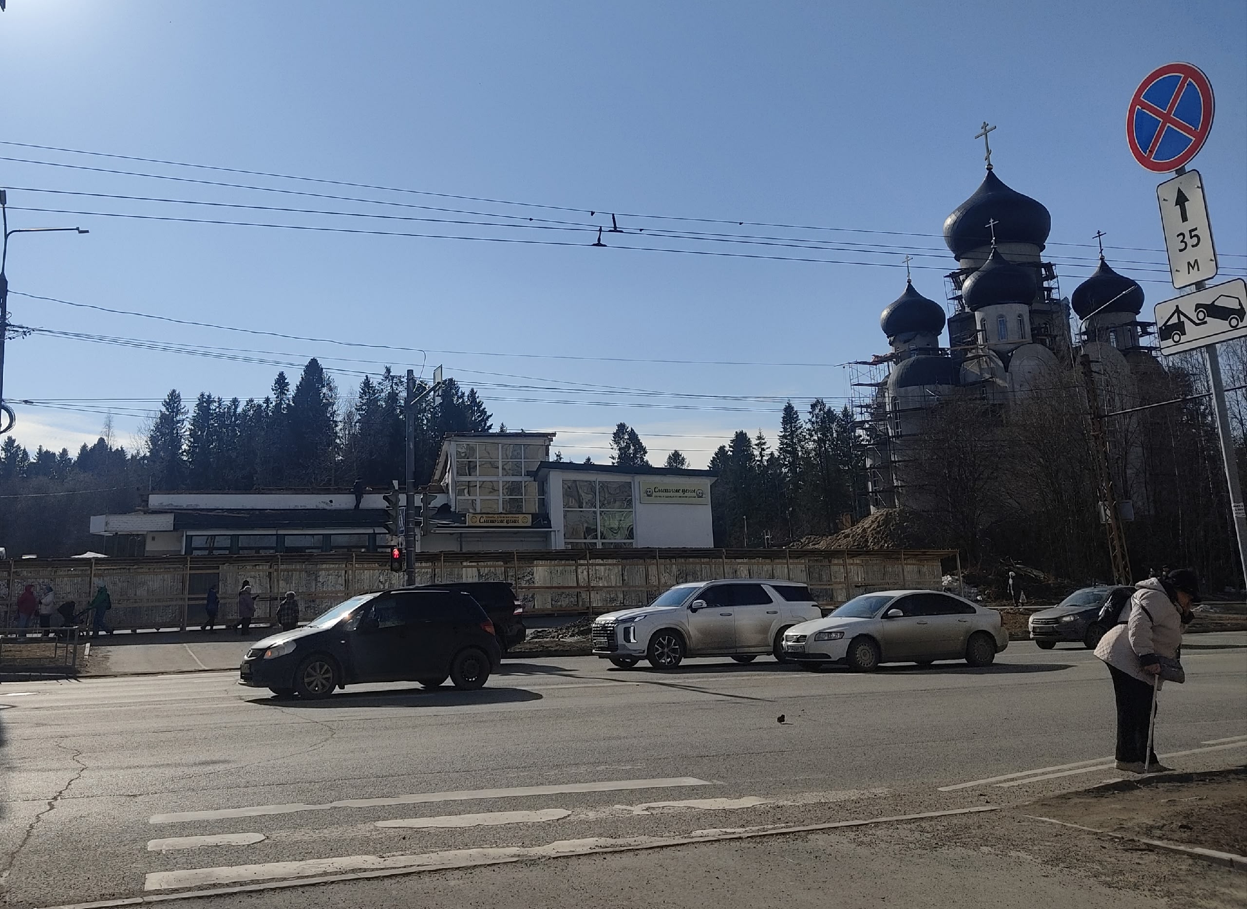 В Петрозаводске снесли торговый центр со смешными ценами