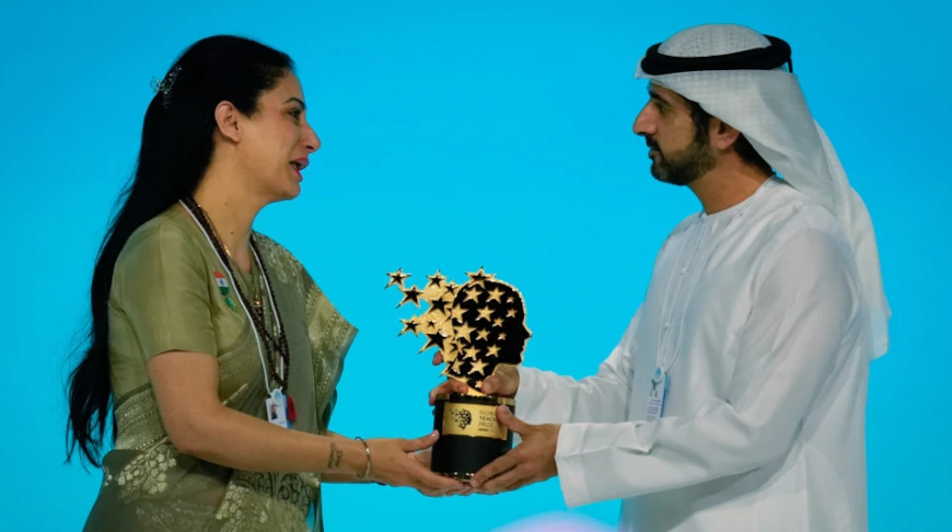 Она рисует учебники на стенах, чтобы дети из трущоб могли учиться