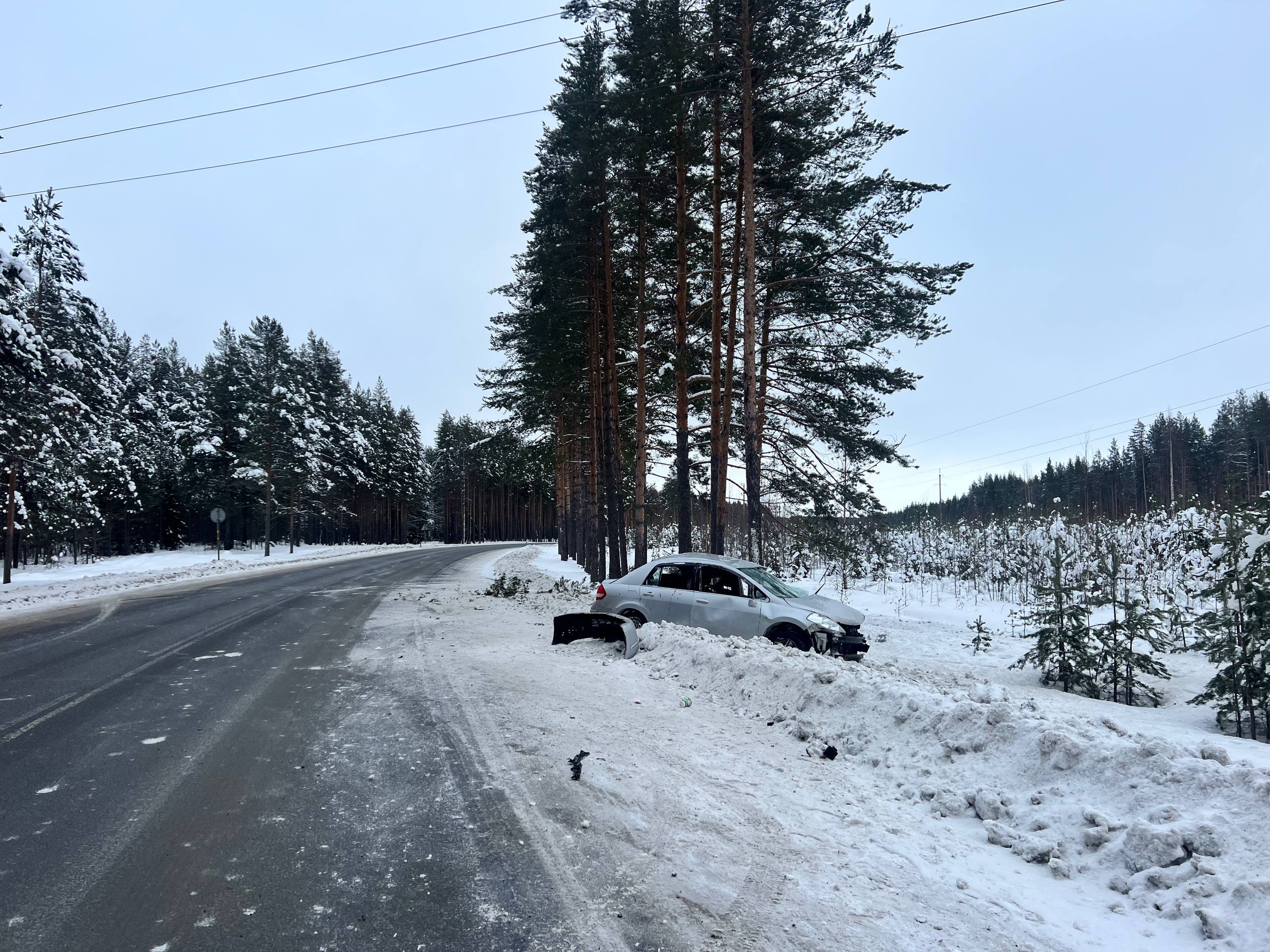 Иномарка вылетела в кювет в Медвежьегорском округе