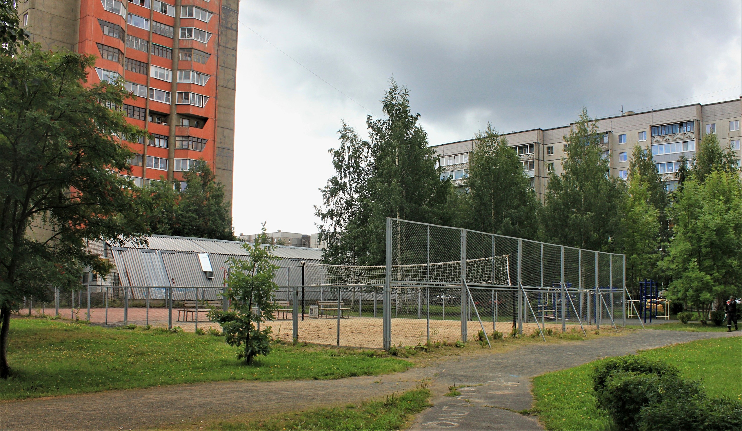 Спортивная школа петрозаводск. Петрозаводск спортплощадка. Строительство школы в Петрозаводске. Инфраструктура школы фото. Школьная инфраструктура фото.