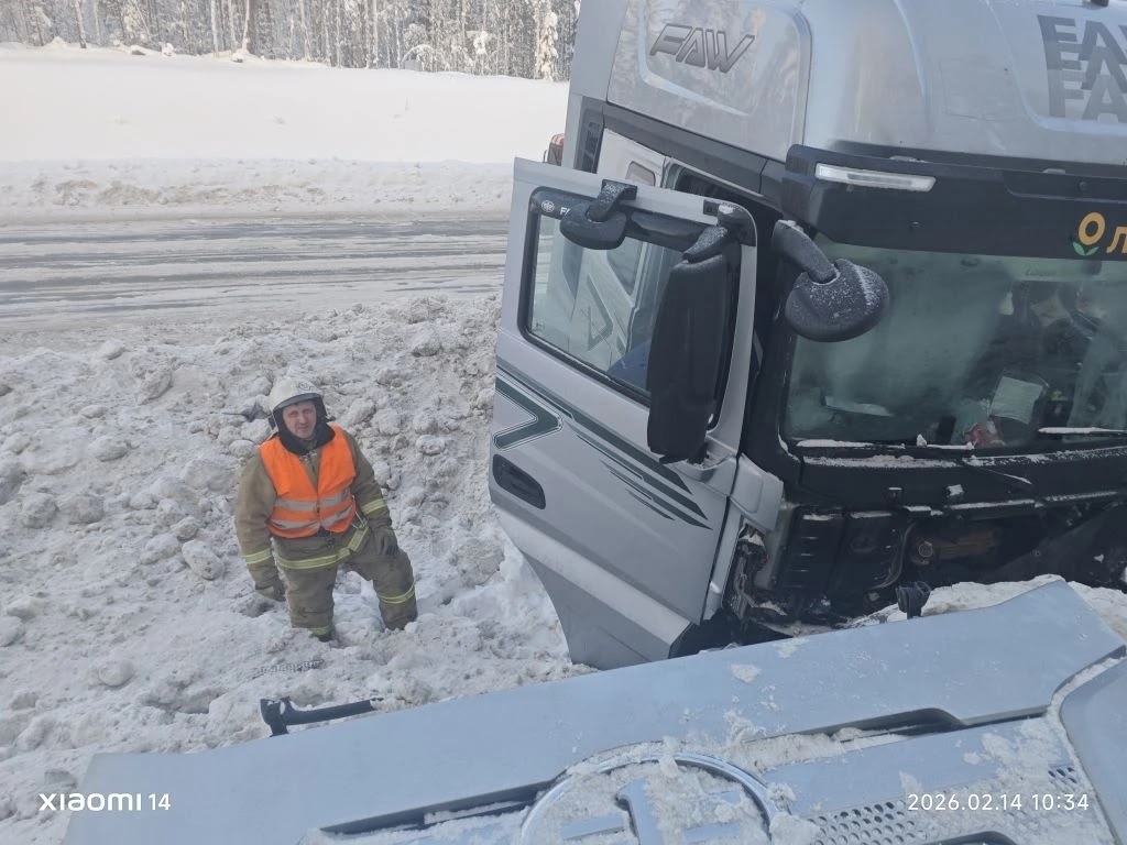 Фура сети «Лента» попала в аварию на севере Карелии