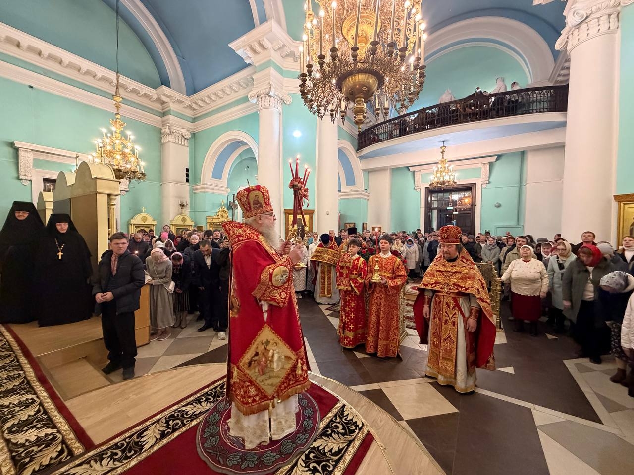 В Петрозаводске прошло ночное Пасхальное богослужение