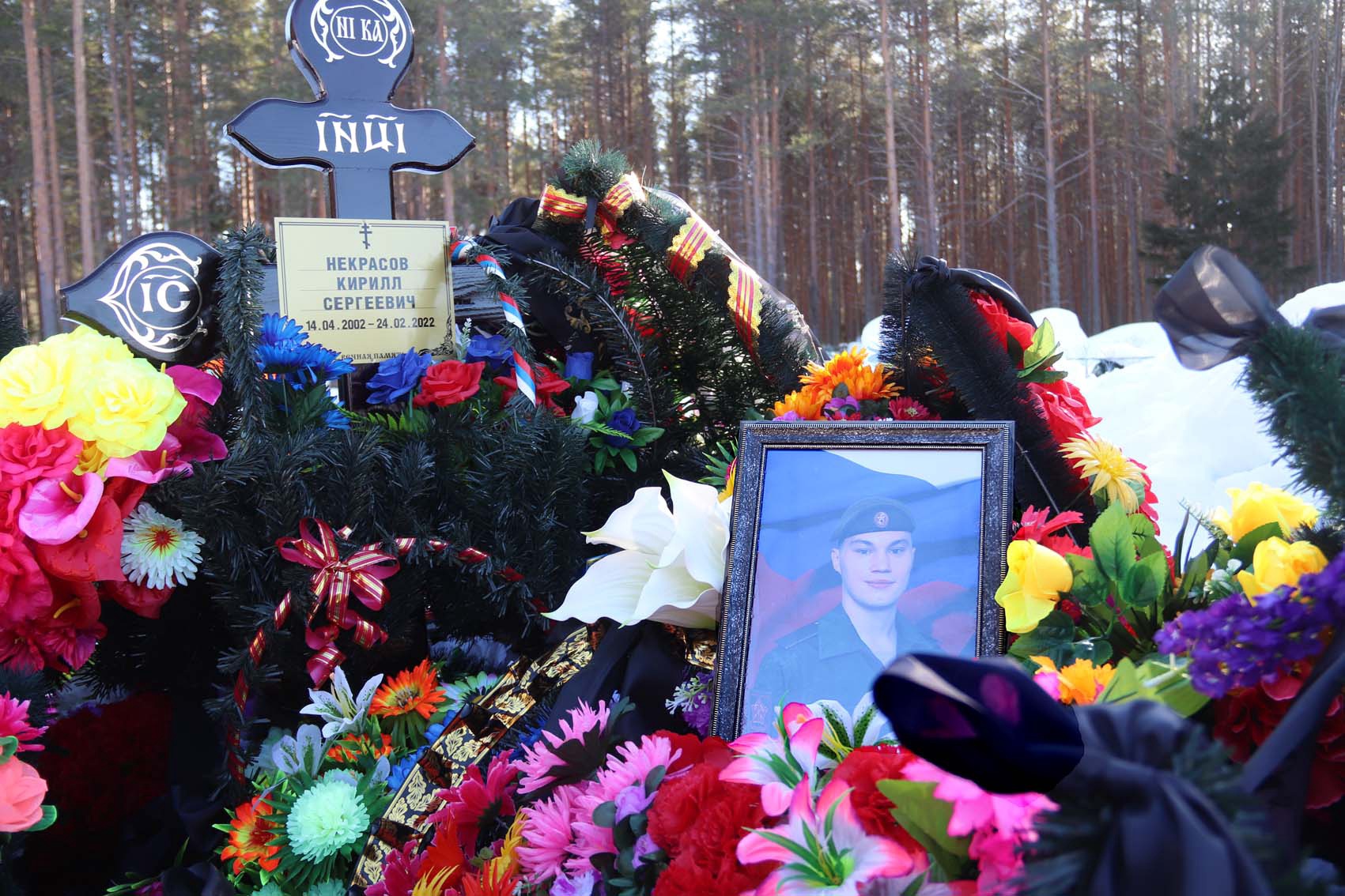 Час назад умер. Могилы военнослужащих погибших в Украине. Похороны русских солдат погибших.