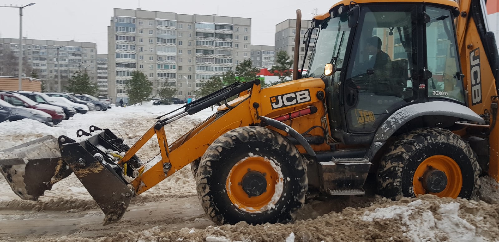 Фура на 12 часов застряла в снегу на дороге в Петрозаводске (ФОТО) |  18.12.2021 | Новости Петрозаводска - БезФормата