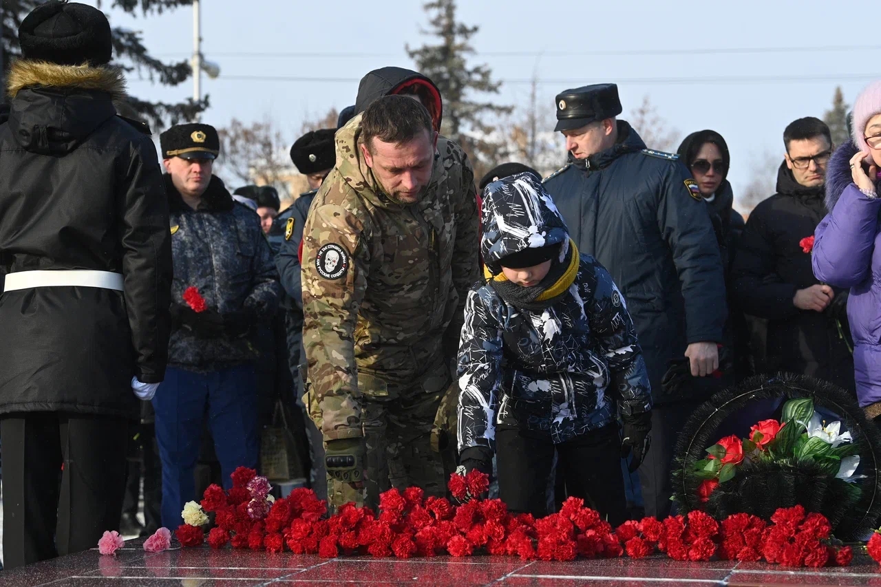 «Мы никогда не забудем подвиг героев»: Элиссан Шандалович почтил память защитников Отечества на церемонии в Петрозаводске