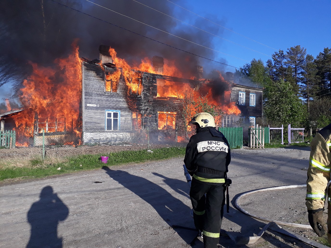 ФОТО: Страшный пожар за 2,5 часа уничтожил жилой дом в поселке Карелии |  01.06.2019 | Новости Петрозаводска - БезФормата