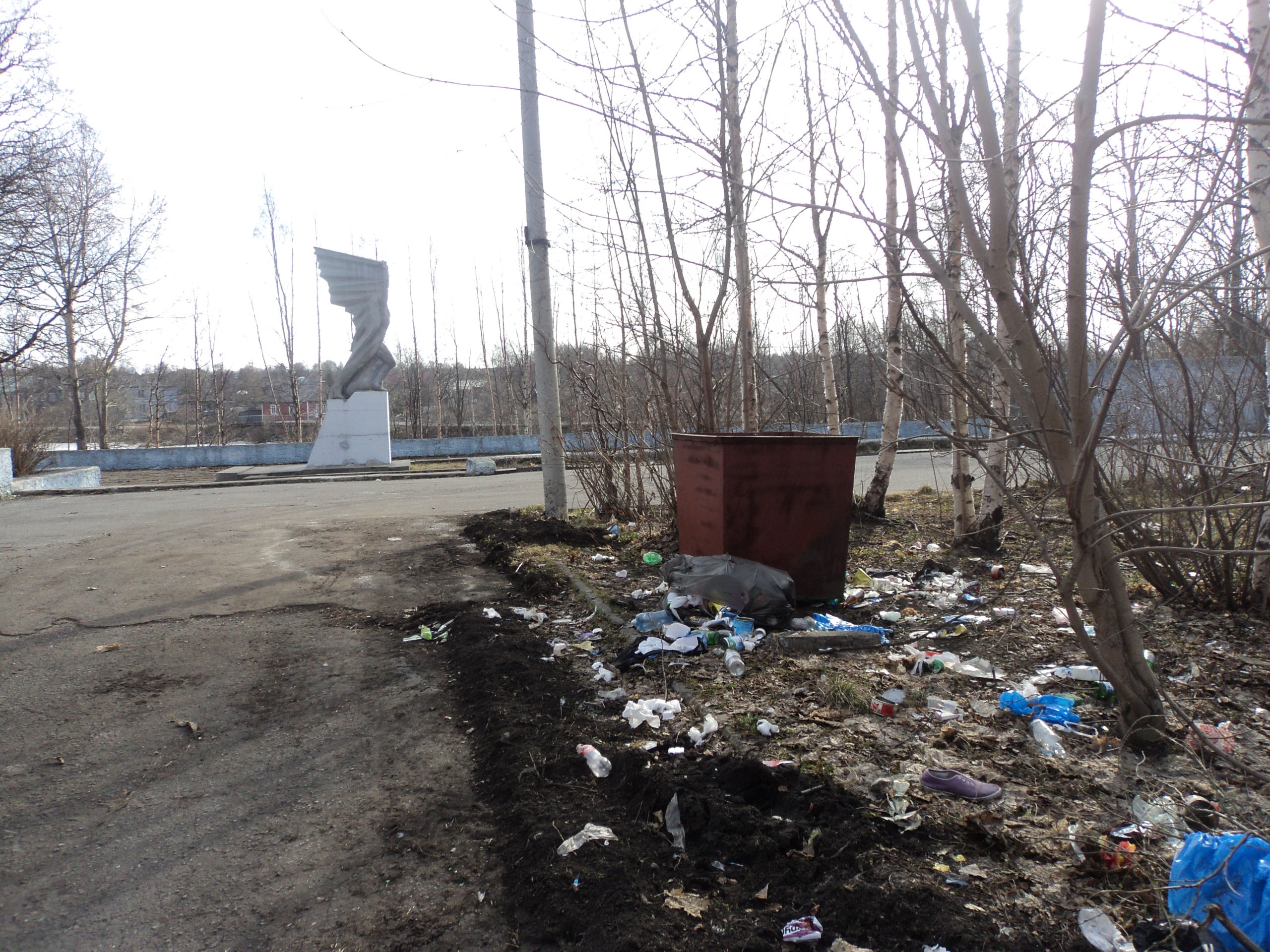 ФОТО: Парк в Кеми утопает в мусоре | 27.04.2019 | Новости Петрозаводска -  БезФормата