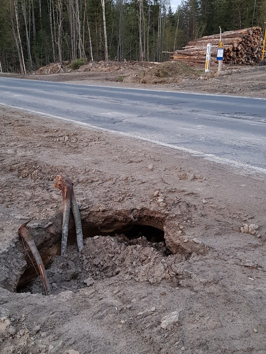 Под петрозаводском. Дорога на Лососинное. Дорога Лососинное Машезеро. Авария на дороге Лососинное. Дорога Нигишламба Лососинное.